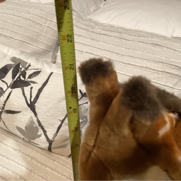 Vintage Plush Giraffe - Like New Condition- Never played with - Displayed only - Picture 4 of 5